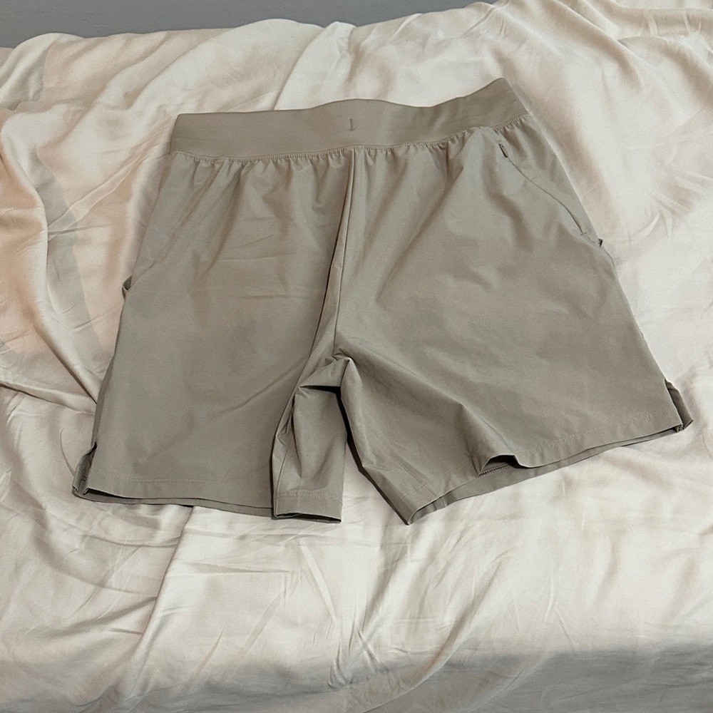ALO Yoga Taupe Athletic Shorts Men’s SZ Small - Picture 5 of 5